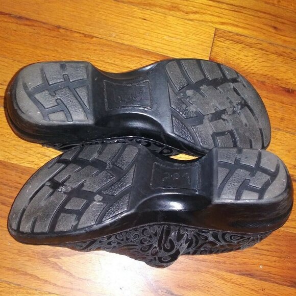 BOC Born Concept Clogs Embossed Paisley print LEATHER Nursing Shoes 38.5 USA 8.5 - Picture 6 of 8